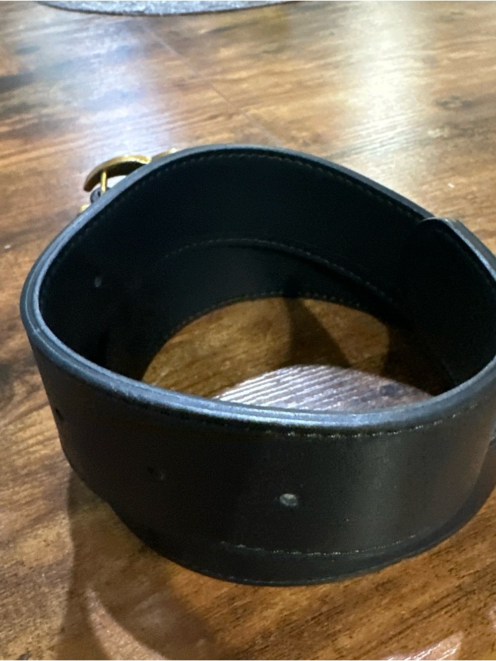 Gucci Black Leather Belt with Distressed Gold Double G Buckle - Picture 4 of 7